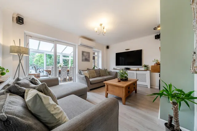 Photo 3 — Woodlands Close, Kent, BR8