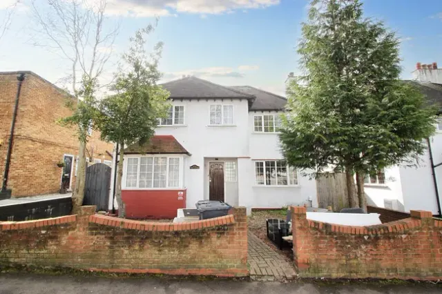 Gaynes Hill Road, Woodford Green, IG8