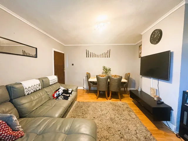 Hounslow Road, Hanworth, TW13, photo 3