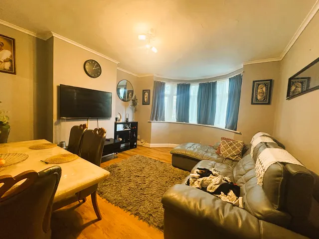 Hounslow Road, Hanworth, TW13, photo 2