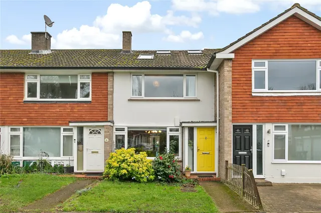Elizabeth Gardens, Sunbury On Thames, TW16, photo 1
