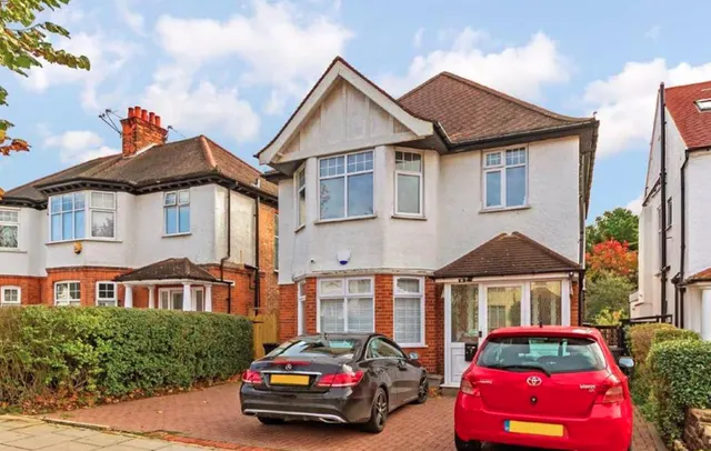 Goodwyn Avenue, Mill Hill, NW7, London, photo 1