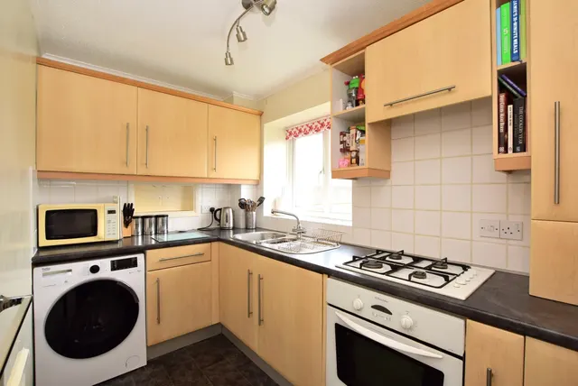 Iona Way, Haywards Heath, RH16, photo 3