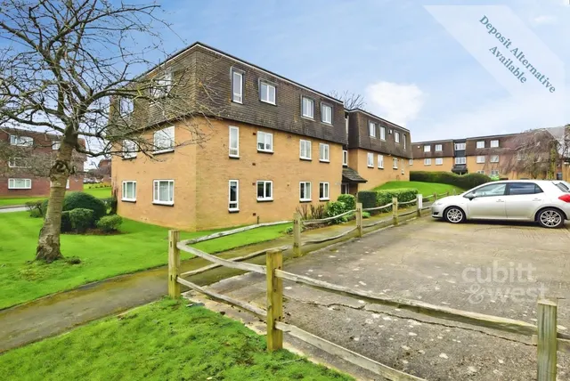 Iona Way, Haywards Heath, RH16, photo 1