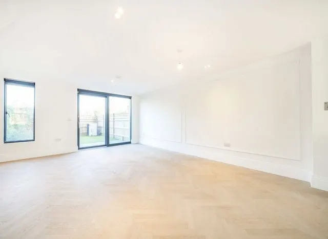Bryanston Close, Norwood Green, UB2, photo 2