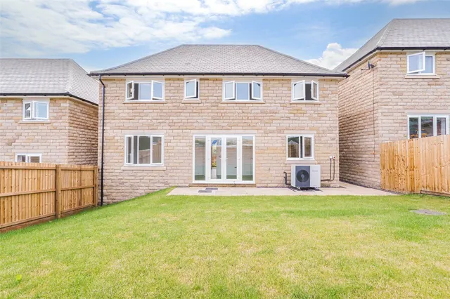 Huddersfield Road, Diggle, OL3, photo 2