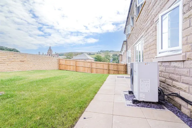 Huddersfield Road, Diggle, OL3, photo 3