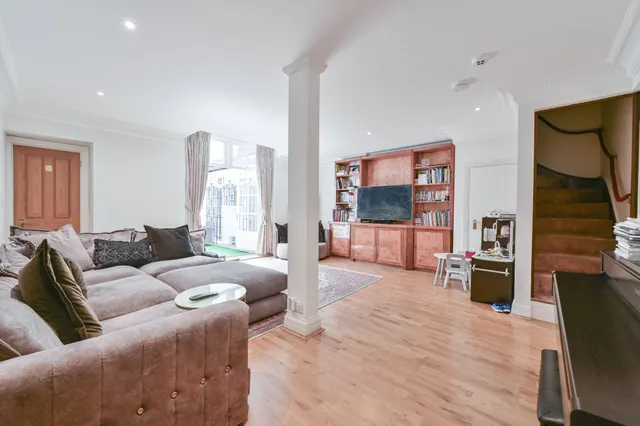 22A Farm Street, London, photo 1