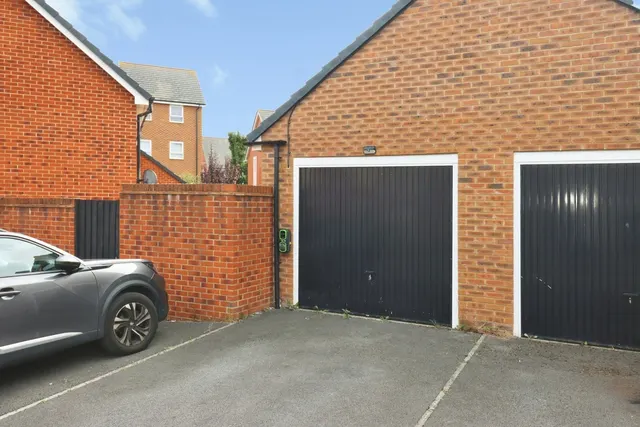 Photo 3 — Brentnall Way, Fishponds, Bristol, BS16