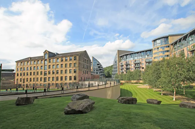 Salts Mill Road, Shipley, Bradford, BD17, photo 1