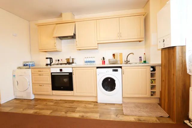Photo 3 — Hatfield Close, Corby, NN18
