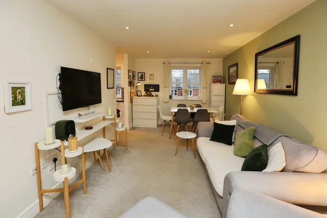 Consort Mews, Knowle, PO17, photo 2