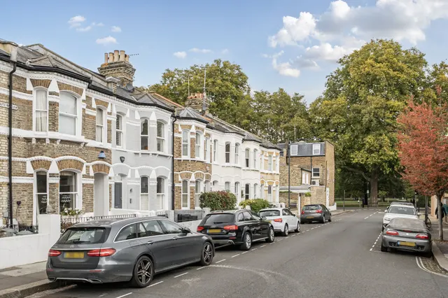 49 Basuto Road, London, photo 1