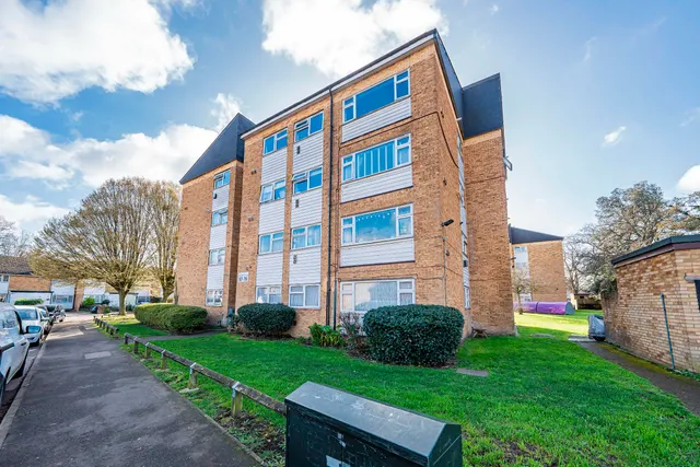 Photo 2 — Becketts Close, Feltham, TW14