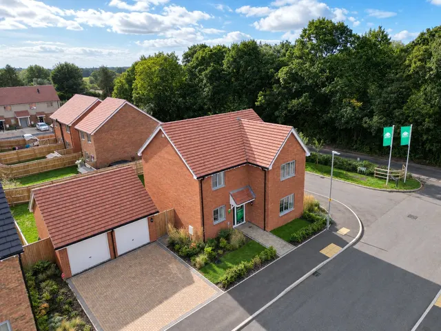Oakwood Grove, Alderholt, SP6, photo 2