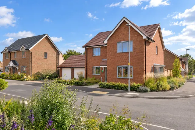 Oakwood Grove, Alderholt, SP6, photo 1