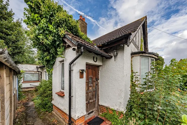 Photo 2 — St Margarets Avenue, Hillingdon, UB8