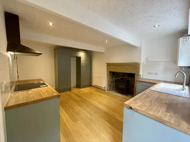 Keighley, BD22, photo 1