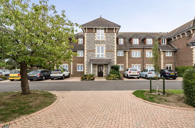 Greenfields, Middleton On Sea, PO22, photo 1