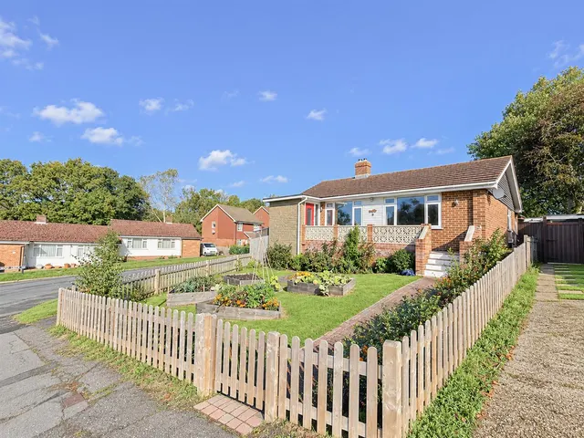 Holly Drive, Heathfield, TN21, photo 1