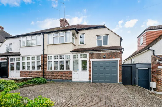 Queenswood Avenue, Wallington, photo 1