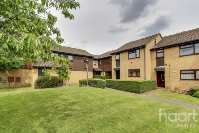 Fleetham Gardens, RG6, photo 1