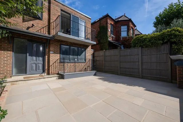 Prout Grove, Neasden, NW10, photo 1