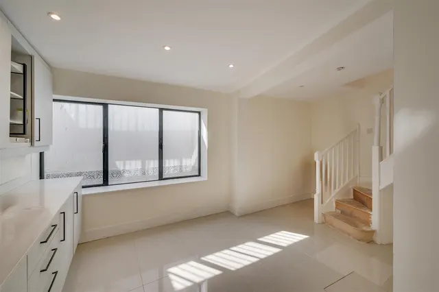 Prout Grove, Neasden, NW10, photo 2