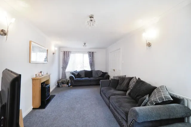 Elmhurst Drive, Sutton-in-ashfield, NG17, photo 2