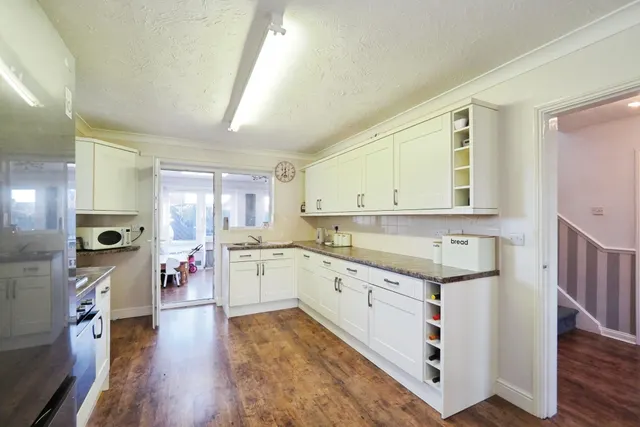 Elmhurst Drive, Sutton-in-ashfield, NG17, photo 3