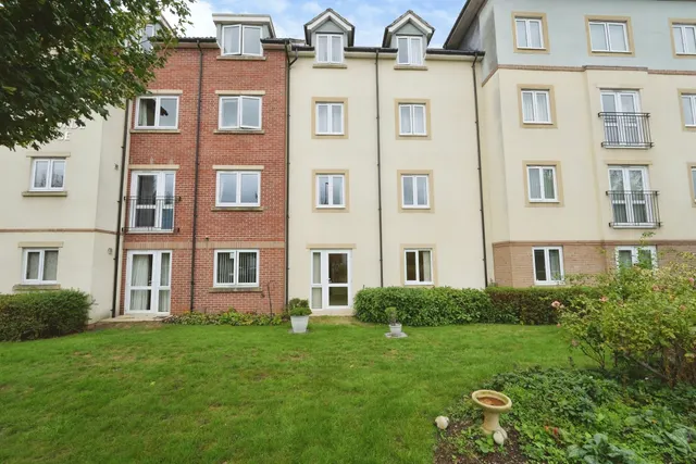 Southmead Road, Filton, Bristol, photo 1