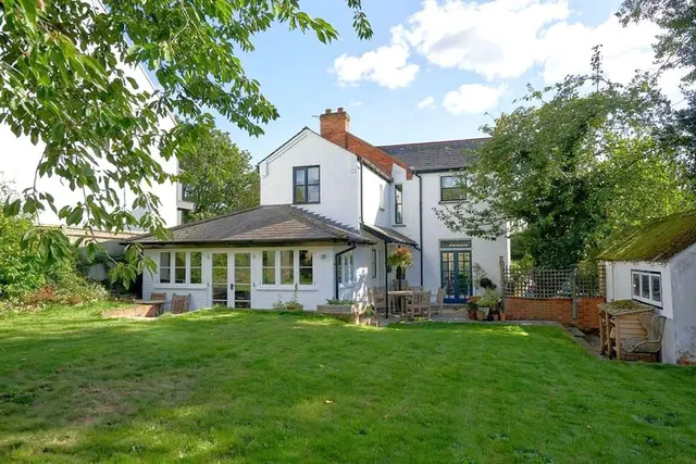 Photo 3 — Hedsor Road, Bourne End SL8 5EE