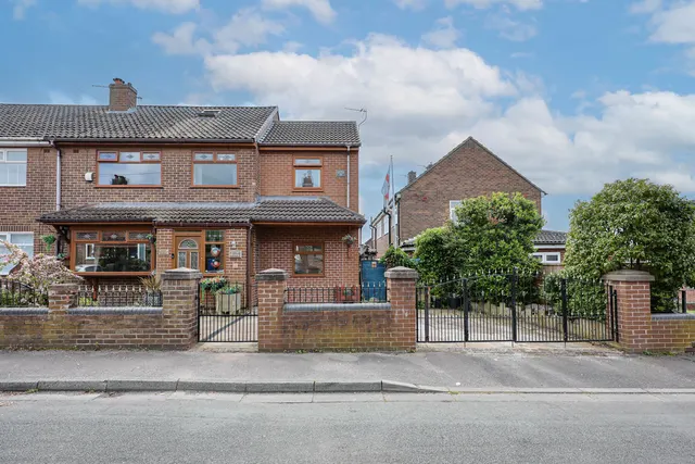 5 bedroom house, Stroud Close, Whelley