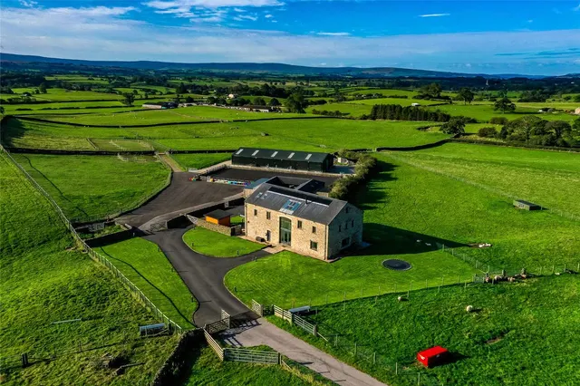 Photo 2 — Ingleborough View Barn, Westhouse, Ingleton, North Yorkshire, LA6 3NZ