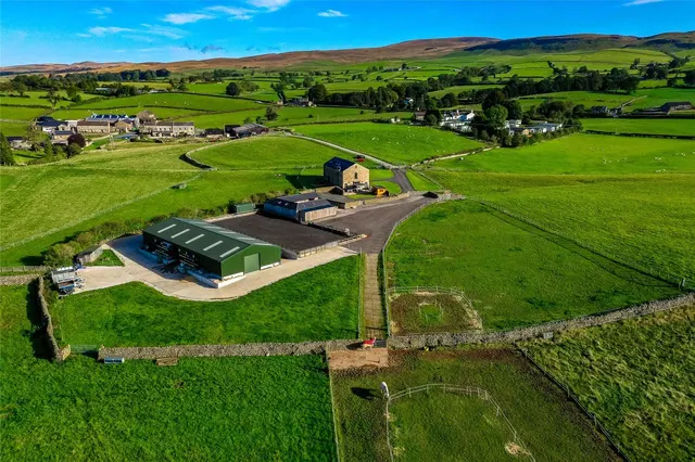 Photo 3 — Ingleborough View Barn, Westhouse, Ingleton, North Yorkshire, LA6 3NZ