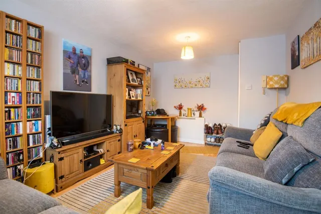 York Road, Wellingborough, NN8, photo 3