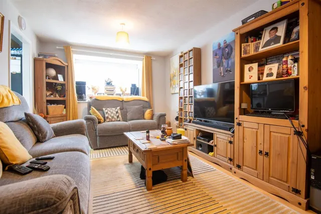 York Road, Wellingborough, NN8, photo 2