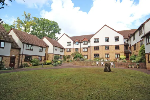 New Milton, Hampshire, photo 1