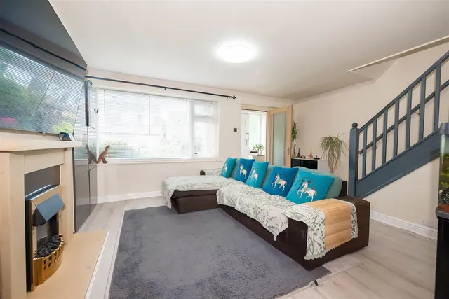 Kepple Place, Bagshot, photo 2