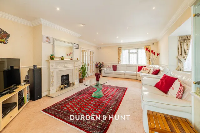 Tall Trees Close, Hornchurch, RM11, photo 2