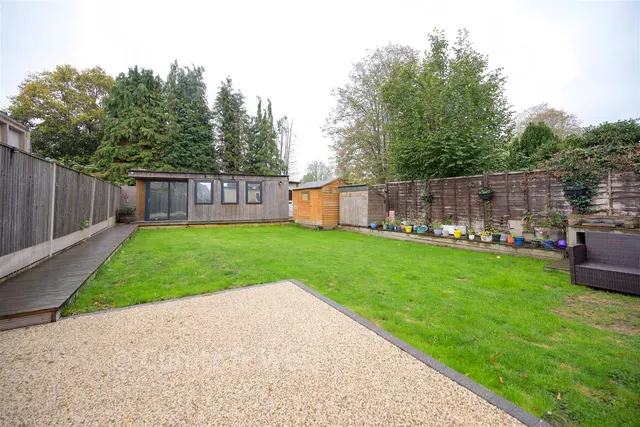 Meath Green Avenue, Horley, RH6, photo 2
