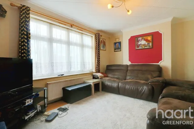 Ruislip Road, Greenford, UB6, photo 2