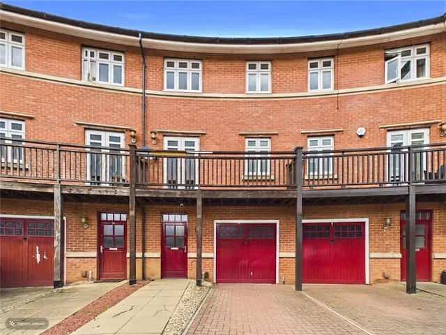 Wyatt Crescent, Lower Earley, RG6, photo 1