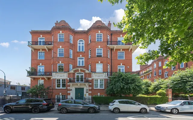 Beaumont Avenue, London, photo 1