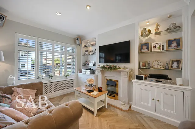 Greenway Gardens, Greenford, UB6, photo 2