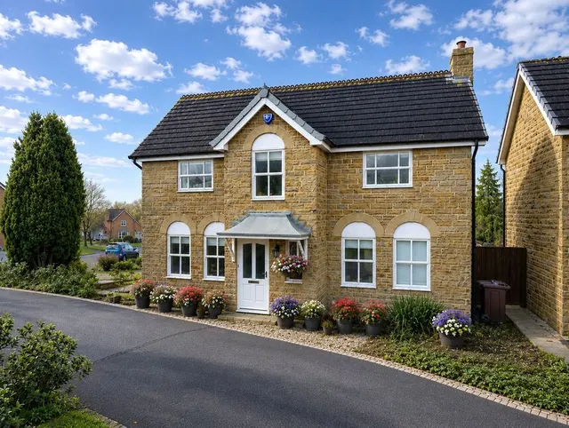 Highmoor Walk, West Lane, Shipley, BD17, photo 1