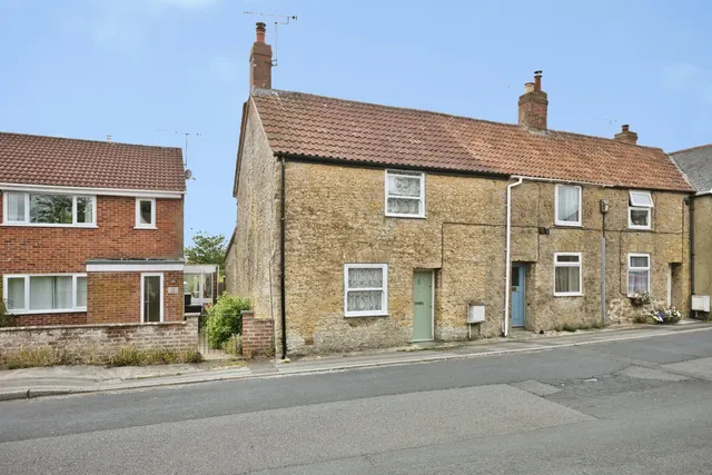 Lang Road, Crewkerne, photo 1