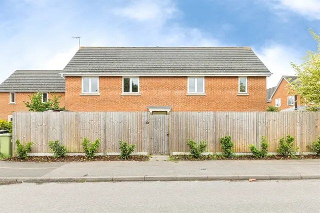 Oriel Close, Wolverton, MILTON KEYNES, photo 1