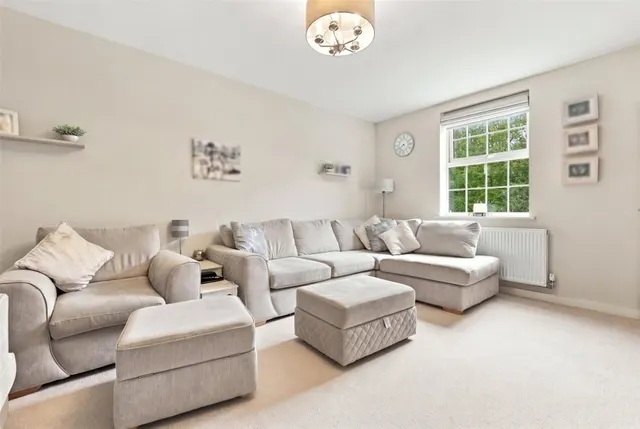 with 5 bedrooms in Takeley, Bishop's Stortford, CM22, photo 3