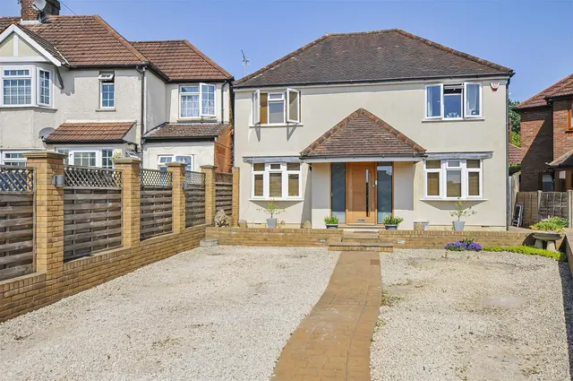 Garston Crescent, Watford WD25 0LD, photo 1